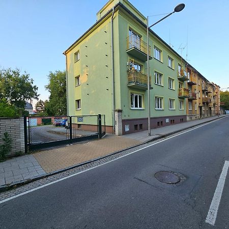 Apartman Opava S Parkovanim Экстерьер фото